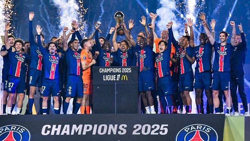 باريس سان جيرمان يختتم الدوري الفرنسي بالفوز على أوكسير