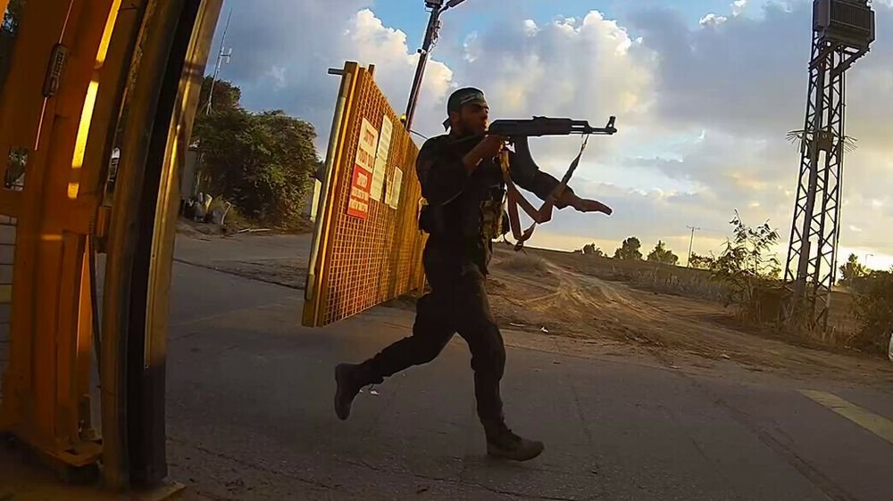 موقع إسرائيلي يكشف عدد مقاتلي حماس بهجوم 7 أكتوبر