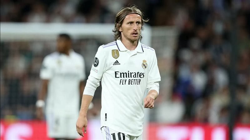 مقرب من مودريتش يكشف كواليس مغادرة الاخير الريال