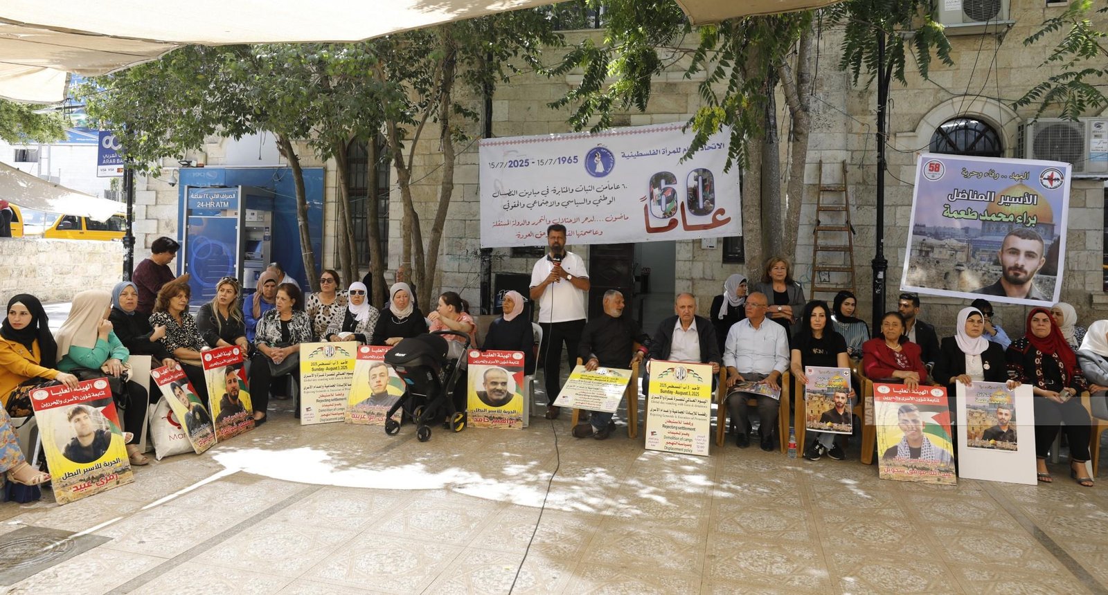 وقفة في البيرة إسناداً للأسرى 