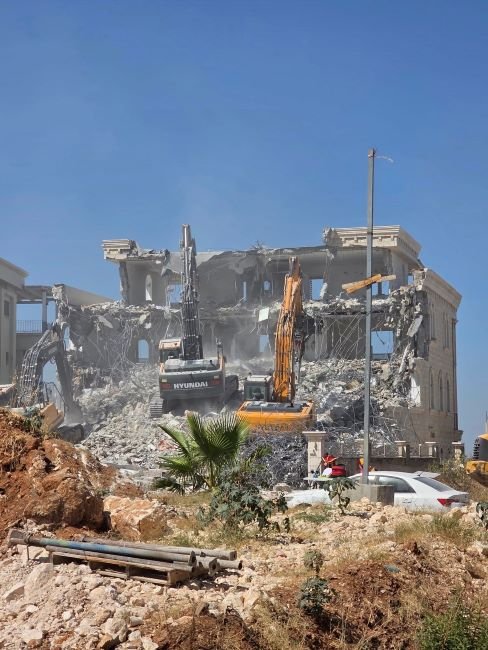 السلطات الإسرائيلية تهدم منزلا من ثلاثة طوابق في كفر قاسم