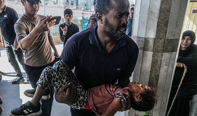 محدث: 6 شهداء من عائلة واحدة  في قصف الاحتلال مدينة غزة