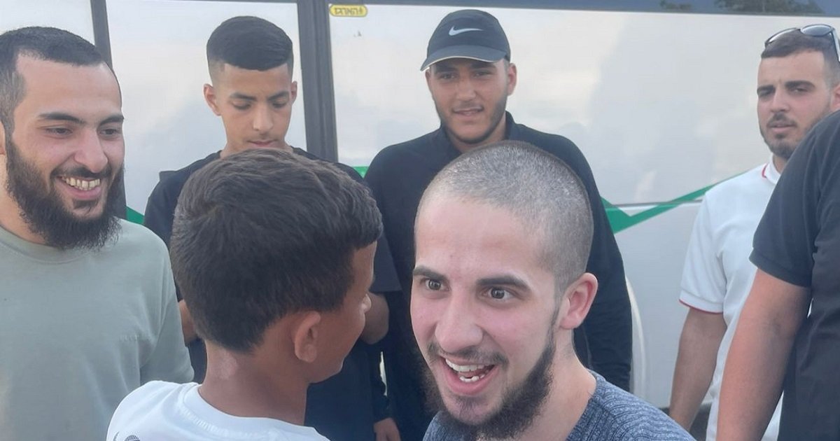 الإفراج عن الشاب محمد منذر الشويكي بعد اعتقال دام 19 شهرا في سجون الاحتلال 