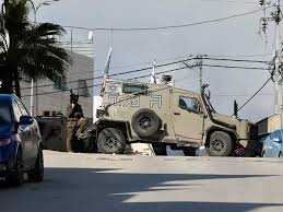 قوات خاصة إسرائيلية تختطف شابا من حي الماصيون 