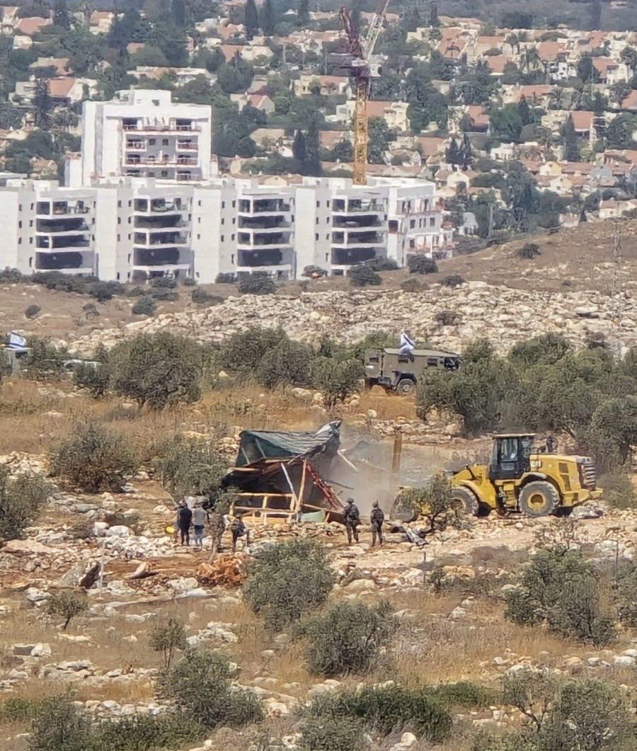 الاحتلال يهدم غرفة زراعية في دير بلوط