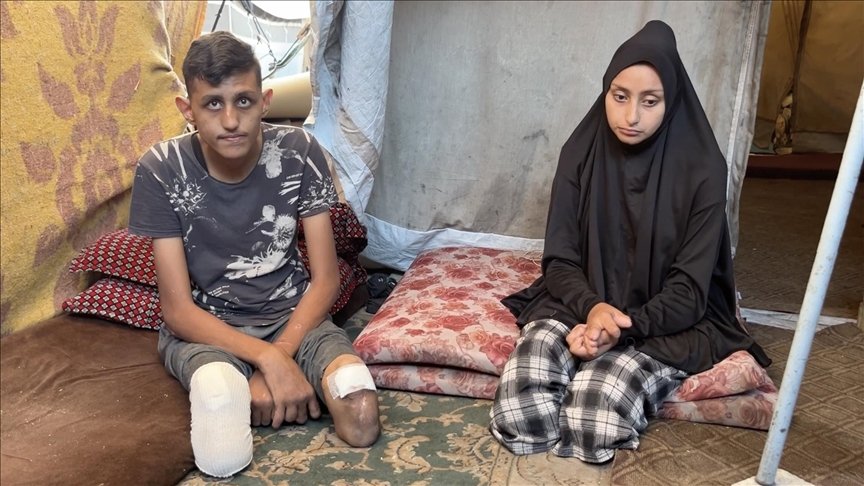 شقيقان مبتورا الأطراف بغزة : نتناوب على كرسي متحرك ونحتاج لعلاج