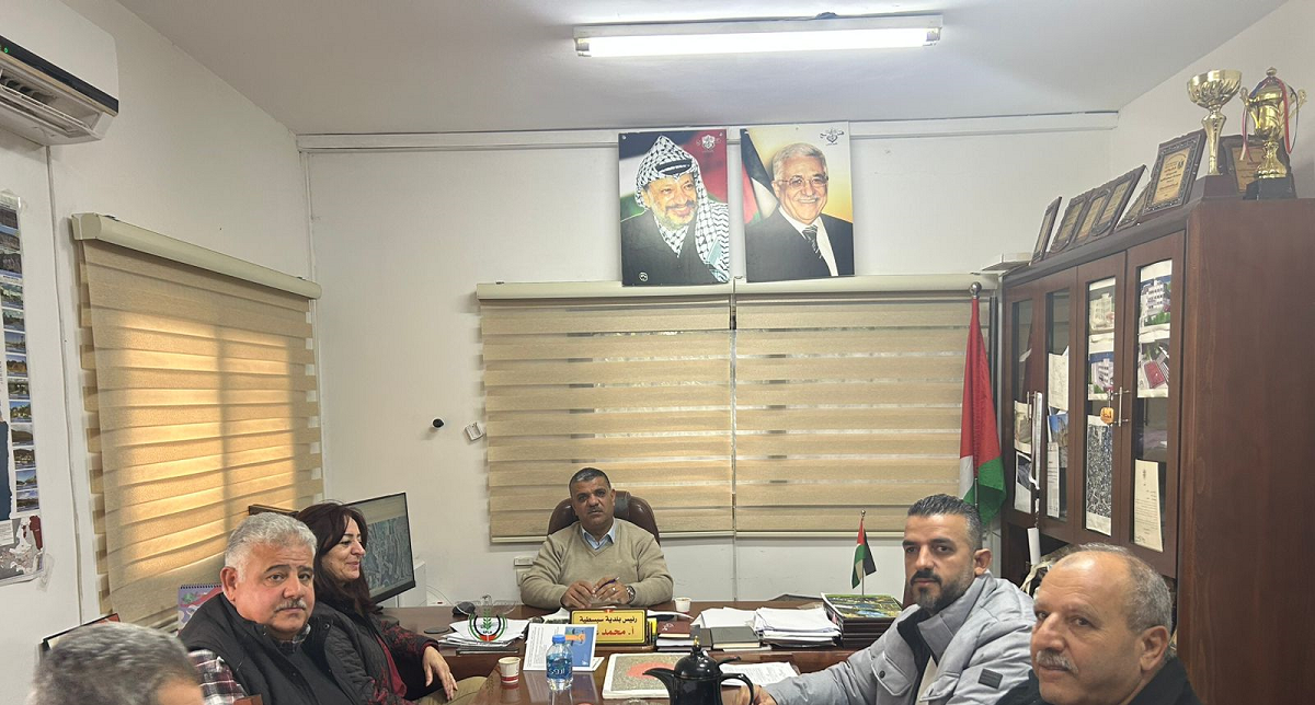 اجتماع في بلدية سبسطية يناقش مخاطر الاستيطان  