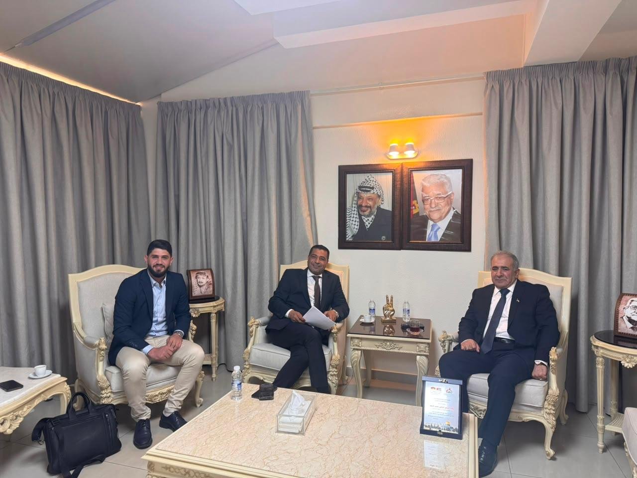 رئيس الجالية الفلسطينية في مدينة بريمن يكرّم سفير فلسطين لدى لبنان ويبحثان تعزيز التعاون لخدمة أبناء شعبنا