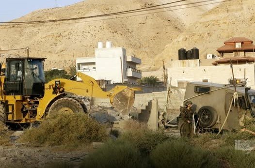 الاحتلال يهدم منزلين ويجرف أراضي ويتلف محاصيل زراعية في قرية بيرين