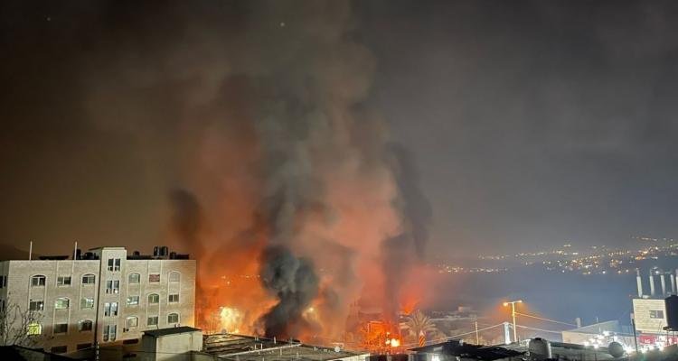 4 إصابات بالاختناق عقب إحراق مستوطنين  منزلا في سوسيا