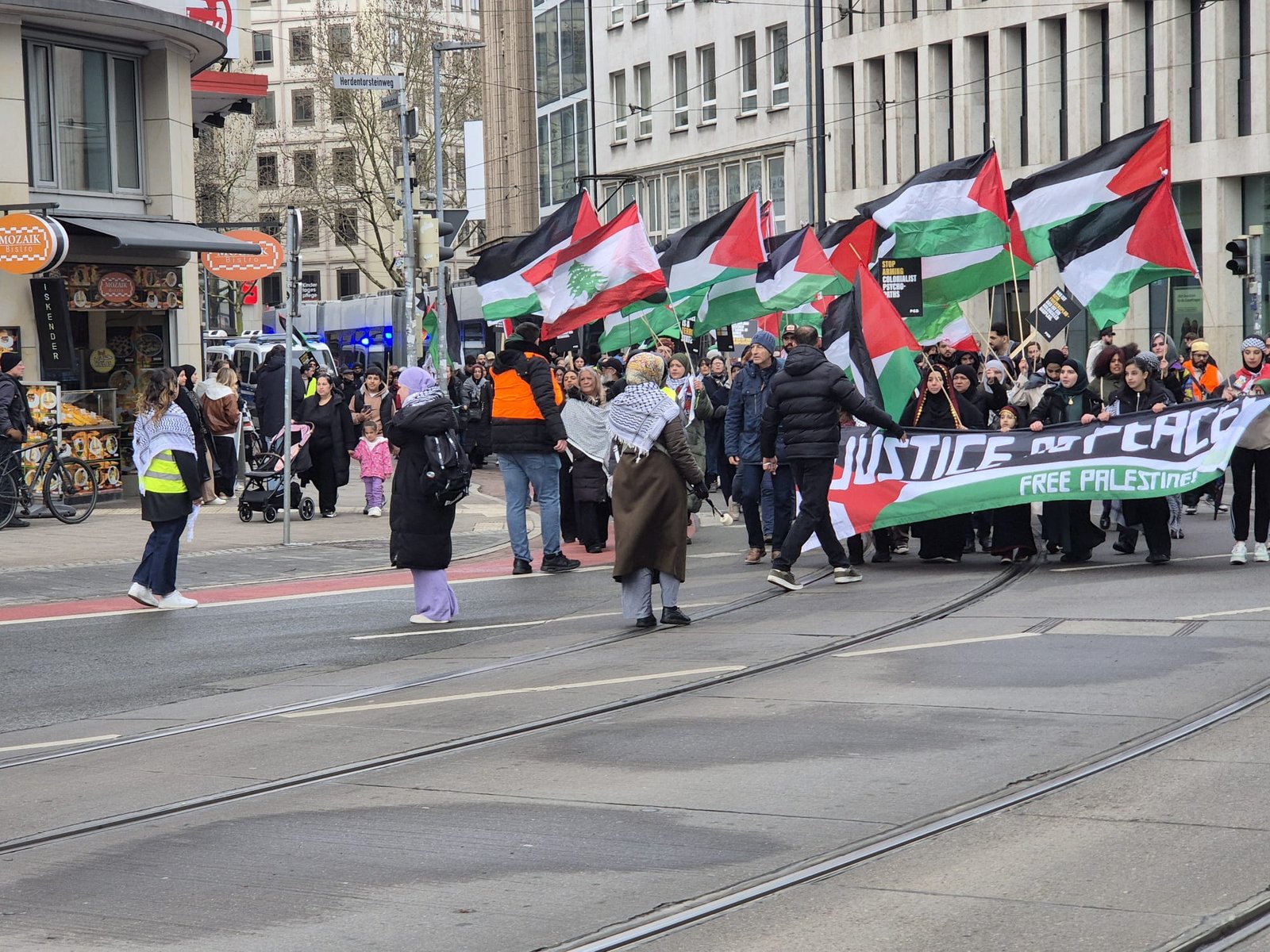 تظاهرة  حاشدة في مدينة بريمن  تنديدا بالحرب على غزة ولبنان