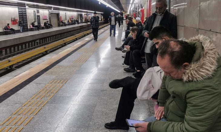 جيش  الاحتلال  يحذر الإيرانيين من استخدام القطارات حتى التاسعة مساء