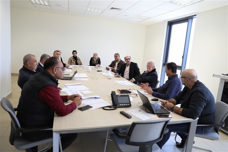 لجنة الانتخابات تبحث تعزيز التوعية والتغطية الإعلامية