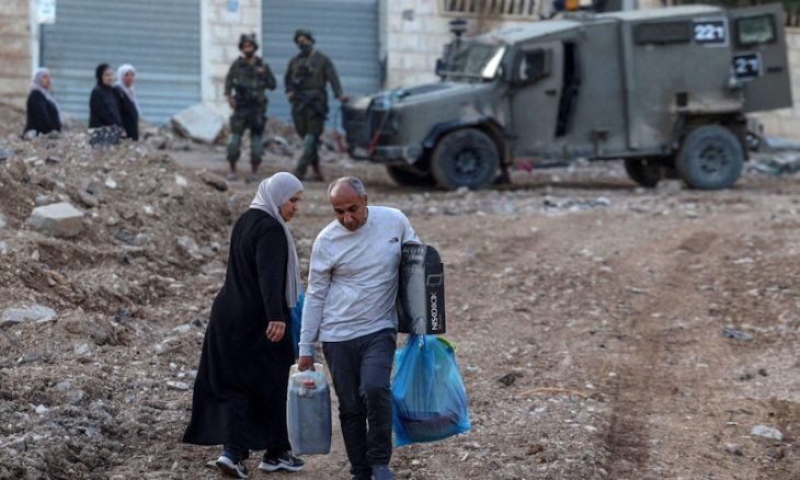 "الأونروا": أكثر من 33 ألف نازح في الضفة يعيشون رمضان والعيد بعيدا عن منازلهم