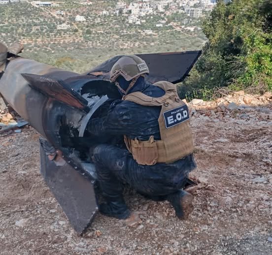 الشرطة تتعامل مع شظية صاروخية في محافظة سلفيت 