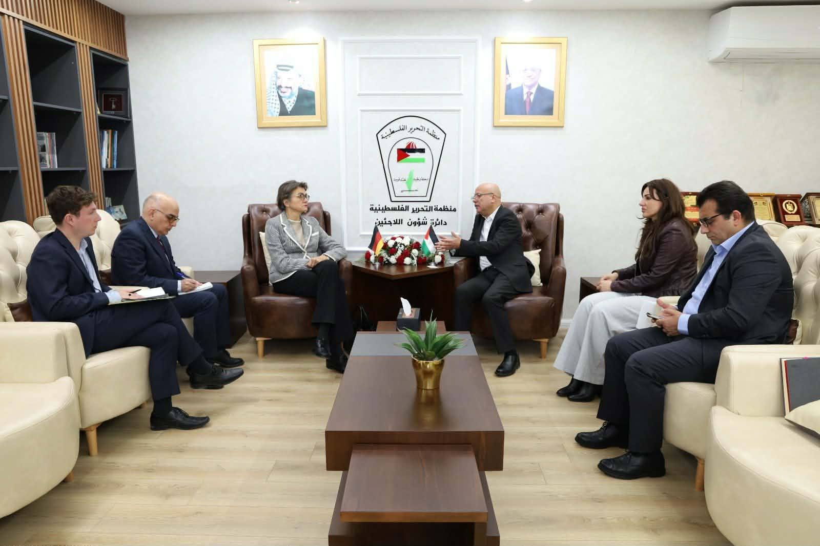 أبو هولي يبحث مع السفيرة الألمانية تحديات تمويل "الأونروا" 