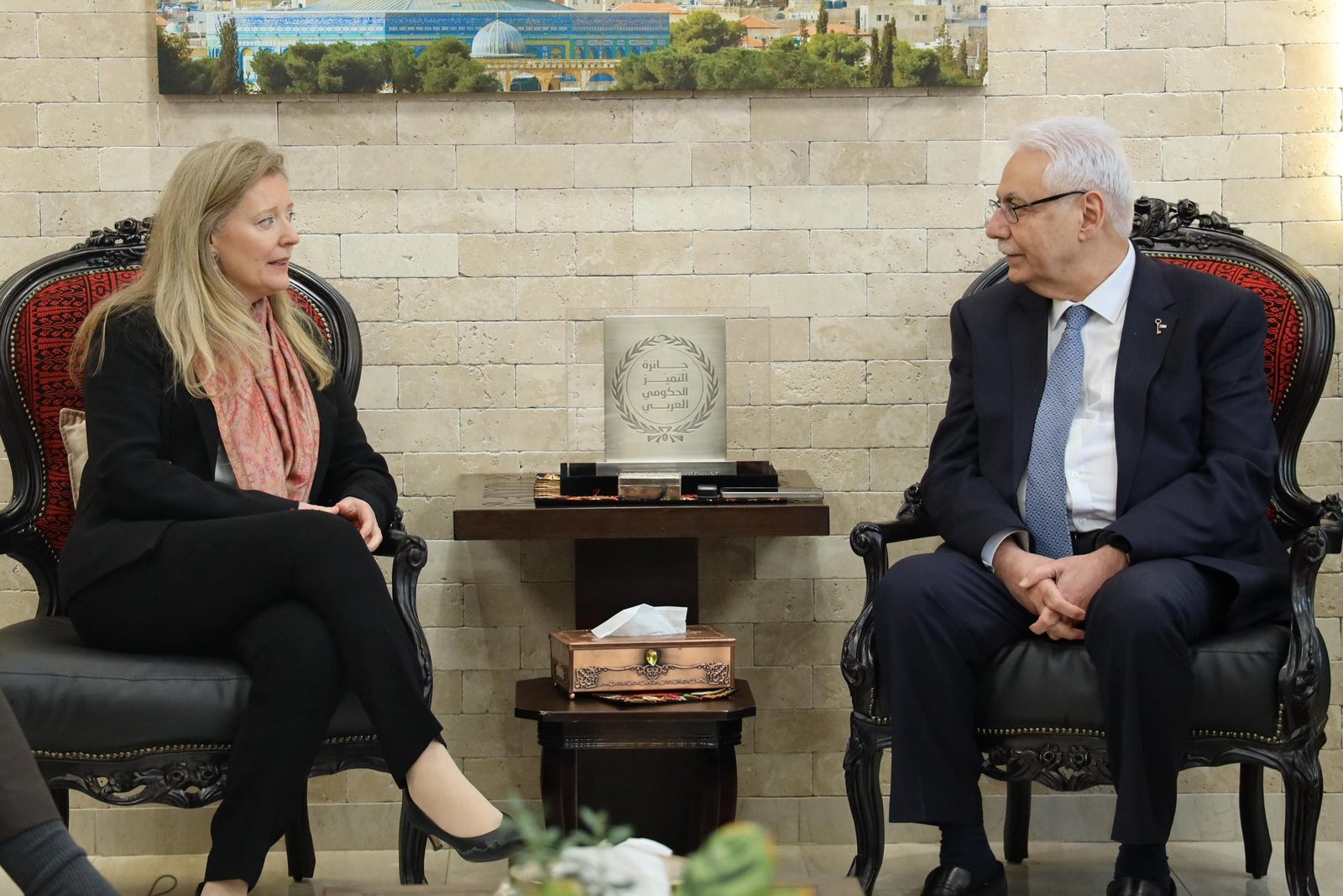 وزير الصحة يبحث مع القنصل العام البريطاني تعزيز التعاون والدعم 