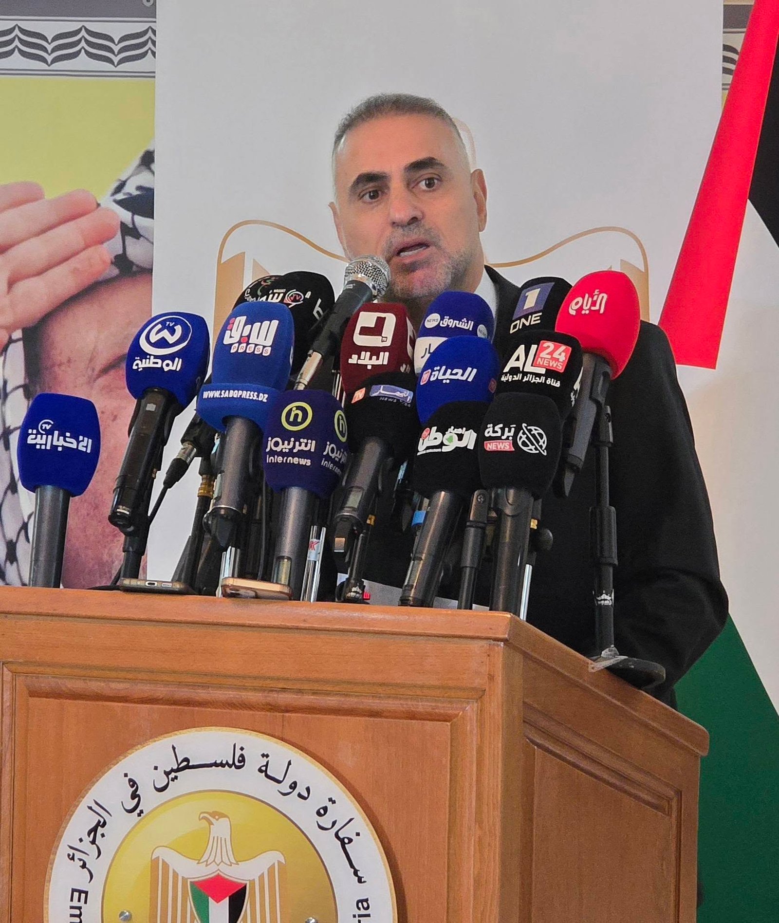 السفير فايز ابو عيطة يعقد مؤتمرا صحفيا بشأن قانون اعدام الاسرى في سجون الاحتلال وتداعياته