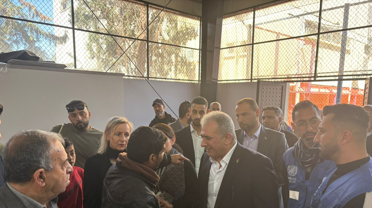 سفيرنا لدى لبنان  يتفقد النازحين من أبناء شعبنا في مركز سبلين