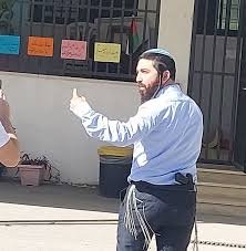 في أول ايام عيد الفطر السعيد مستوطنون يقتحمون مدرسة بنات اللبن الثانوية للبنات