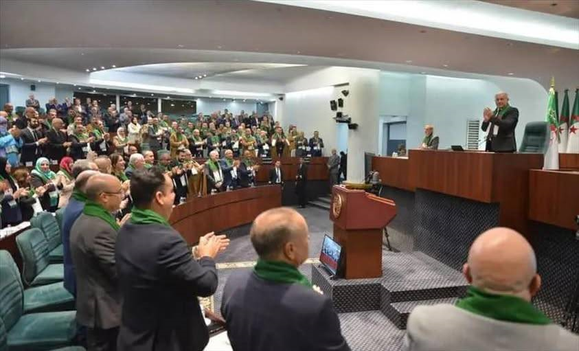 البرلمان الجزائري يصادق نهائيا على  قانون «تجريم الاستعمار الفرنسي» المعدَّل