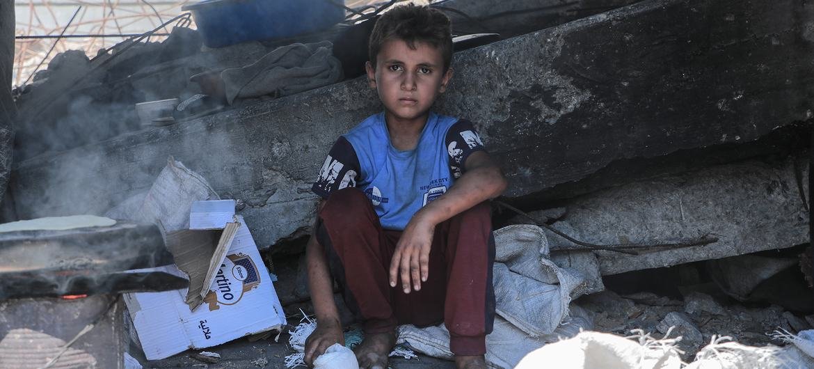 ارتفاع عدد الايتام في غزة إلى 64 ألف طفل يتيم 