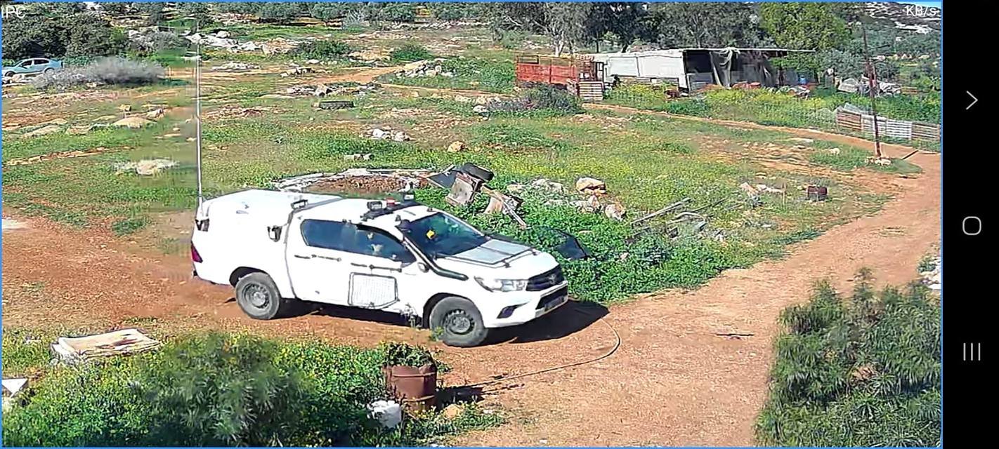 مستوطنون  يعتدون على خط ناقل للمياه في خربة يرزا