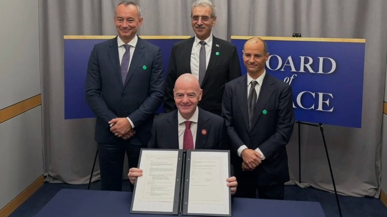 الفيفا ومجلس السلام يوقعان اتفاقية لبناء 50 ملعباً في غزة 