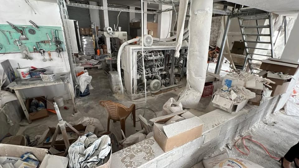 ضبط 46 طناً من الطحين والسميد داخل مخازن لتزوير المنتجات في نابلس