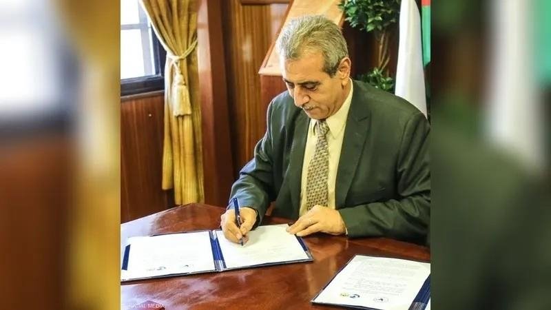 فوضى واستقالات «ممنوعة» في «لجنة غزة».... واستياء من سياسات ملادينوف وغياب الموازنة المالية