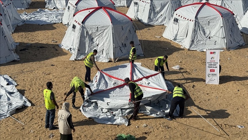 جمعية "خيرات" التركية تقيم مخيما لإيواء 300 نازح في غزة