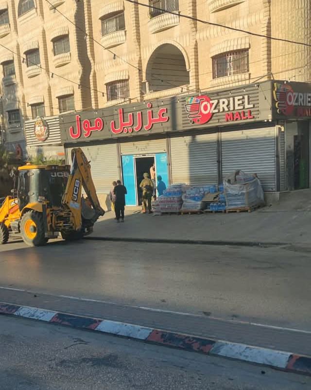 الاحتلال يواصل اغلاق  المحال التجارية  في حوارة 