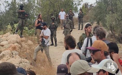 مستوطنون يصيبون مواطنا بالرصاص في بيت عور التحتا 