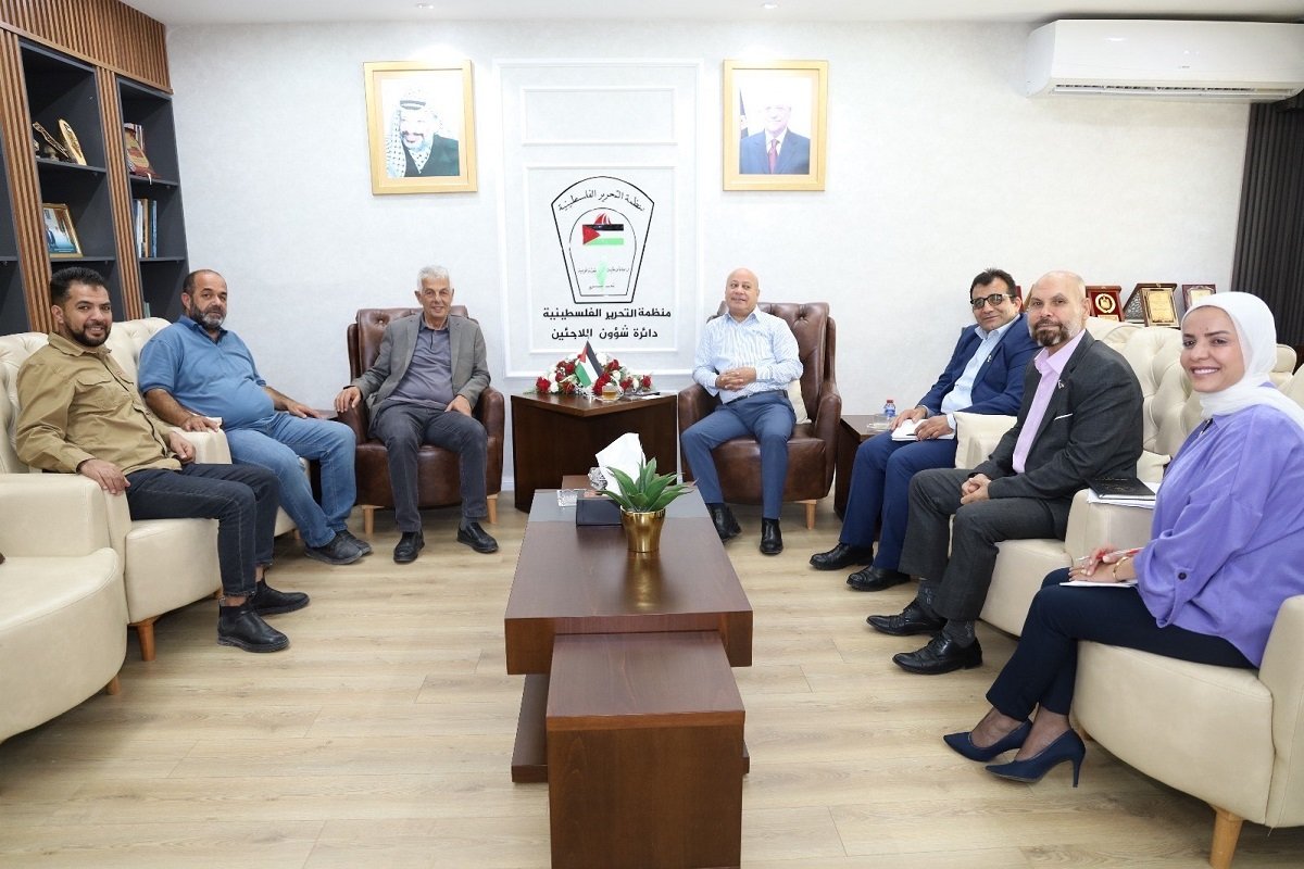 أبو هولي يؤكد العمل الدائم لتعزيز صمود المخيمات خلال استقبال وفد من مخيم عايدة