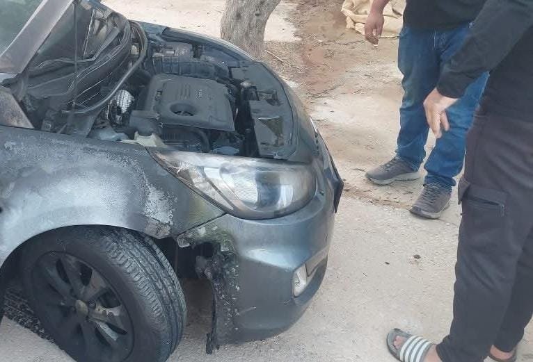 مستوطنون يحرقون مركبة في حوارة