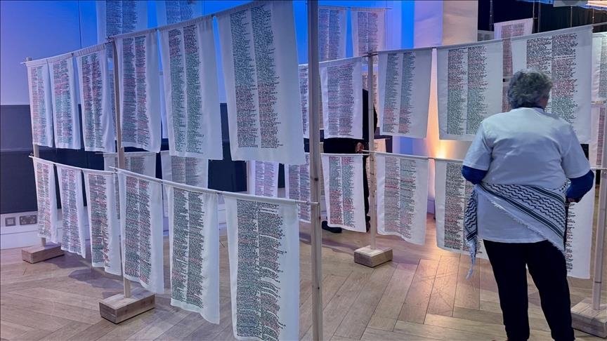 لندن تسدل الستار عن  نقوش تطريز  تخلّد أسماء ضحايا الإبادة الإسرائيلية في غزة