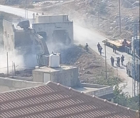 الاحتلال يهدم منزل عائلةالاسير ايمن غنام في عقابا