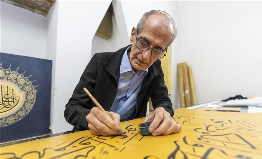 في 6 سنوات بإسطنبول.. عراقي يخط أكبر مصحف بالعالم