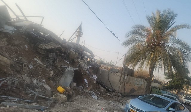 السلطات الإسرائيلية تهدم أكثر من عشرة محلات تجارية في النقب