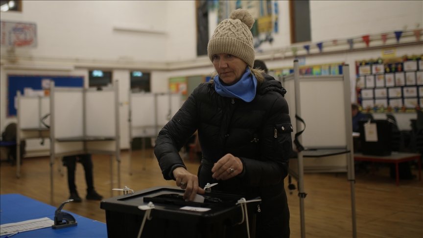 الناخبون في ايرلندا   يدلون بأصواتهم في الانتخابات الرئاسية