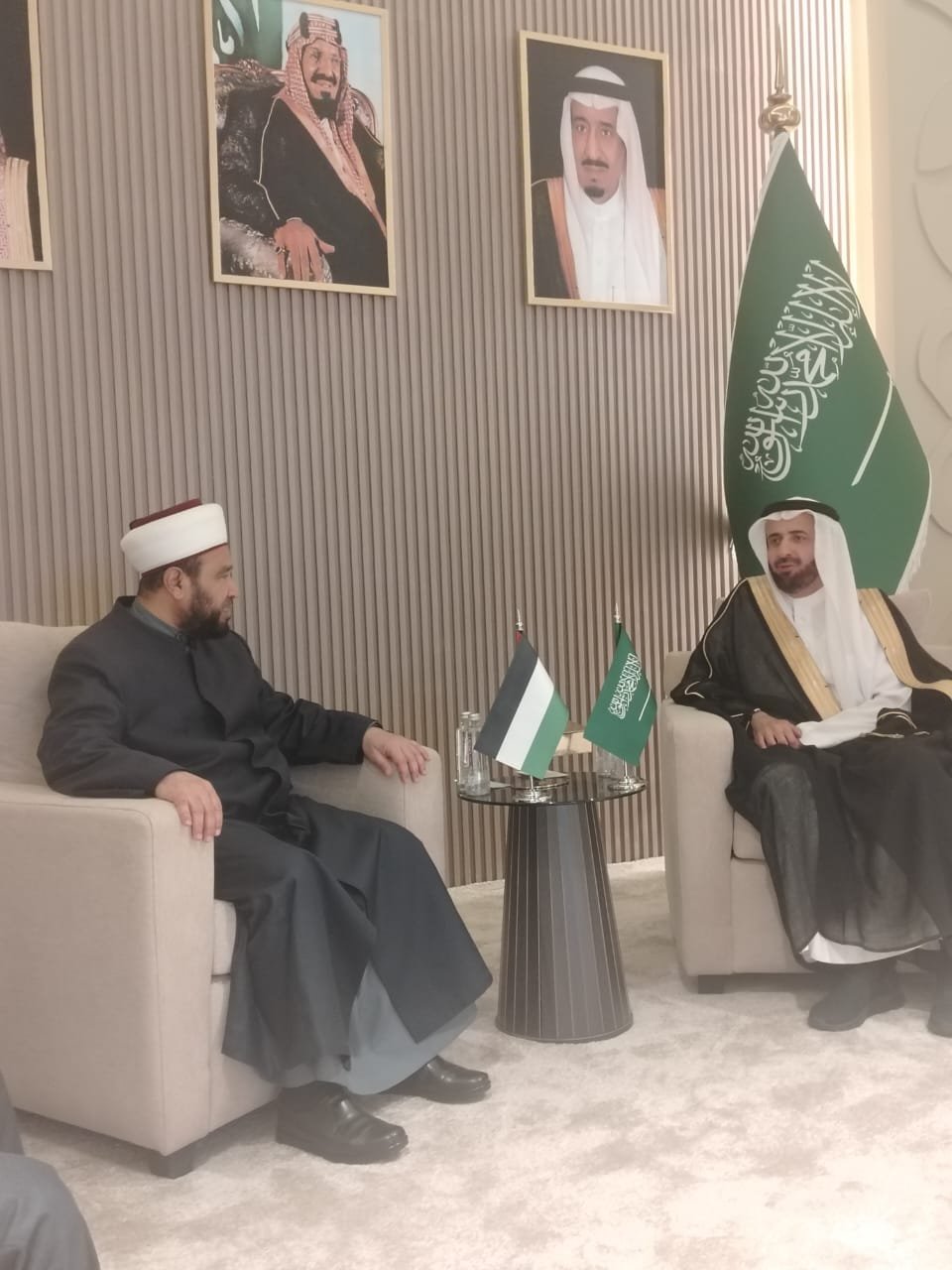 نجم يوقع بروتوكول الحج مع وزير الحج السعودي لموسم حج 1447هـ