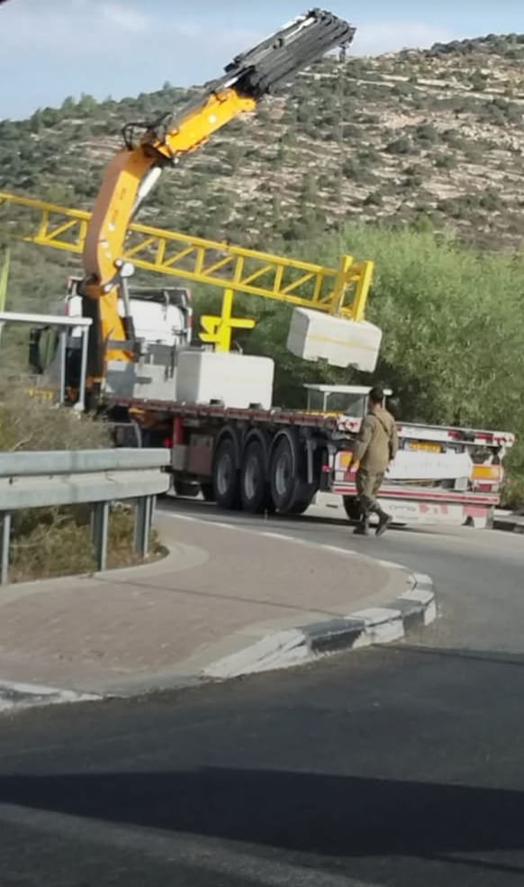 الاحتلال ينصب بوابة شرق قرية عاطوف