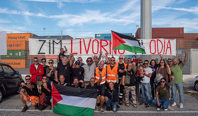 عمال ميناء ليفورنو الايطالي يجبرون سفينة إسرائيلية على المغادرة