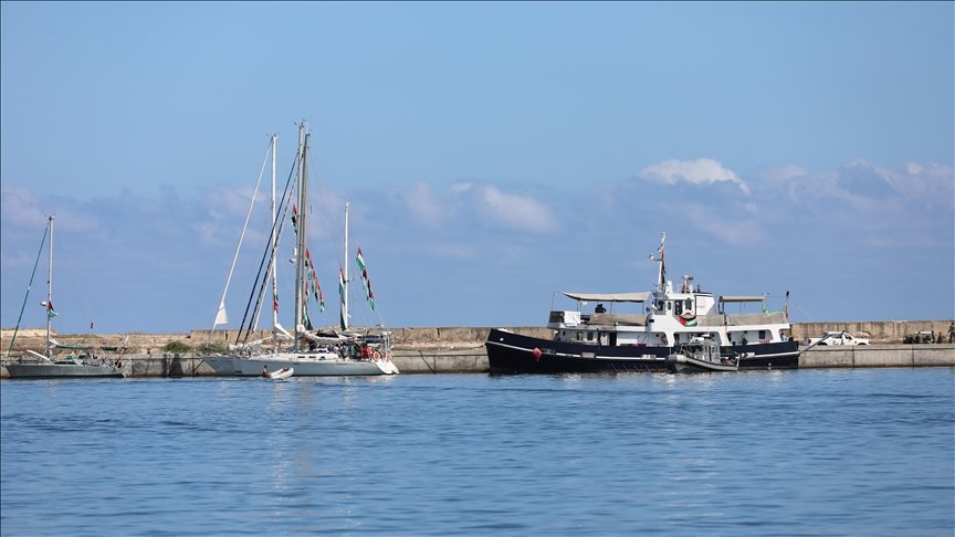 130 شخصية عامة في فرنسا وبلجيكا تطالب بحماية أسطول الصمود