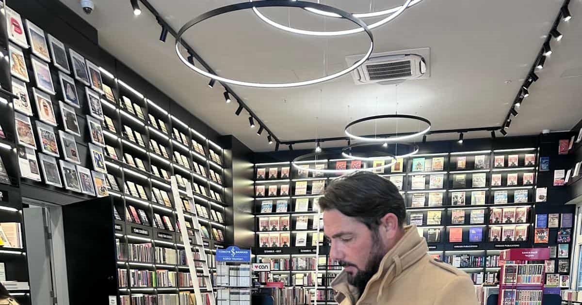 "الحياة" للشاعر: سلطان مي 