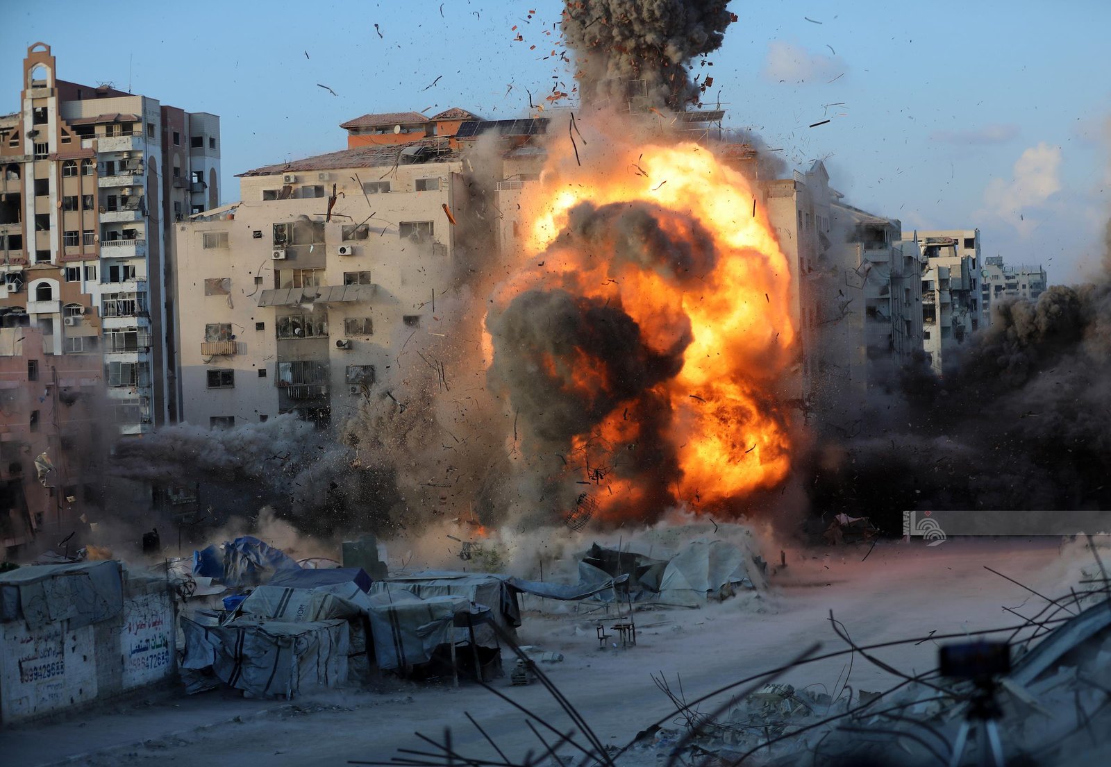 المكتب الإعلامي: الاحتلال يدمّر 90% من قطاع غزة