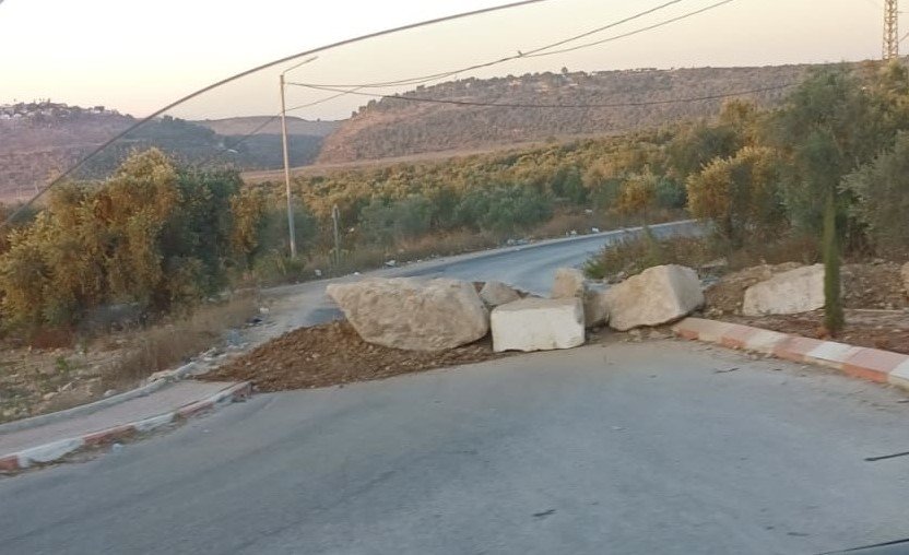 الاحتلال يغلق مداخل زبوبا غرب جنين بالسواتر الترابية