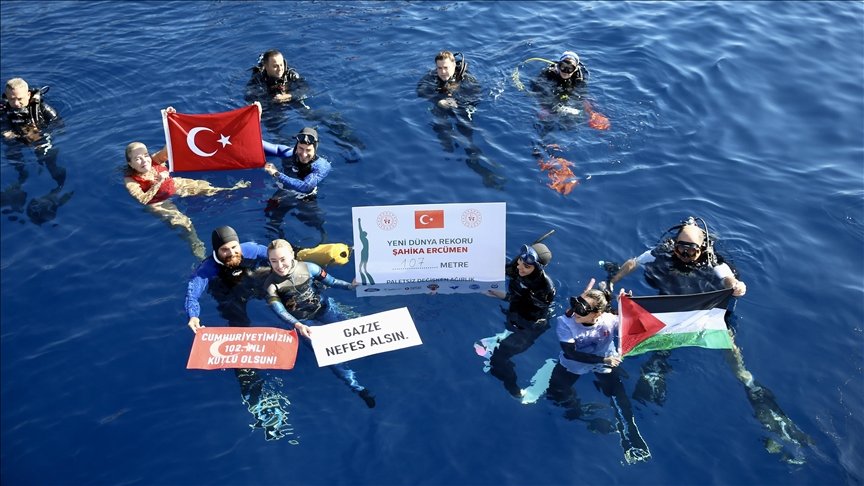 التركية أرجومان تهدي غزة رقما قياسيا في الغوص
