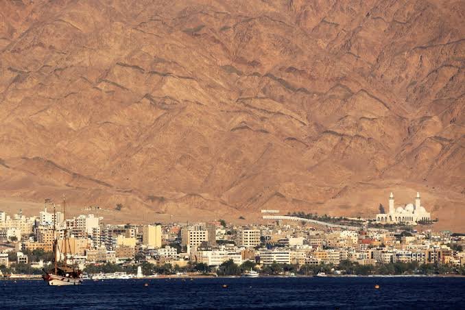 الجيش الإسرائيلي يرصد  إطلاق صواريخ من إيران باتجاه العقبة في الأردن
