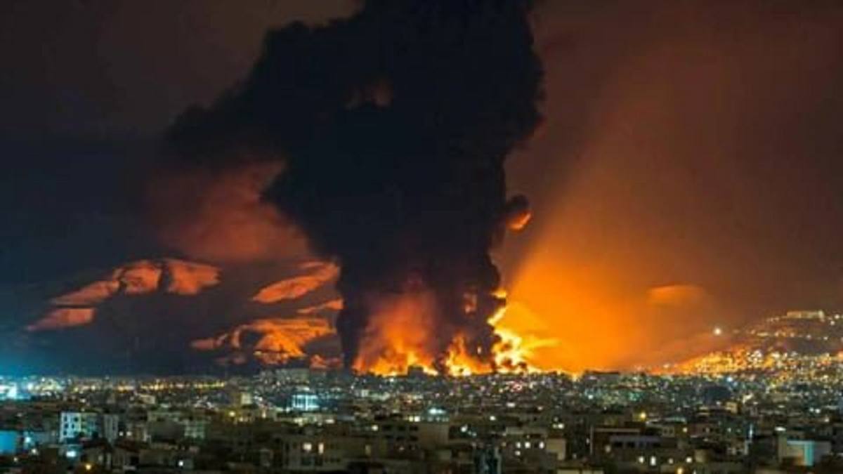 إيران: دوي انفجارات في مدن عدة وتفعيل الدفاعات الجوية